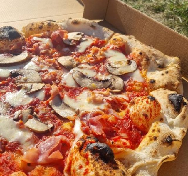 two-tozzers-pizza-5-kireth-ai